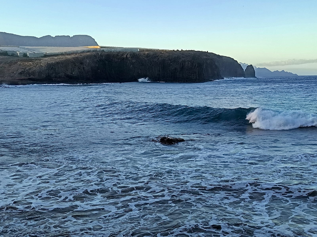 RTVCes's tweet photo. Oleaje este domingo en Sardina, en el norte de Gran Canaria https://t.co/Y3LMLy82yr