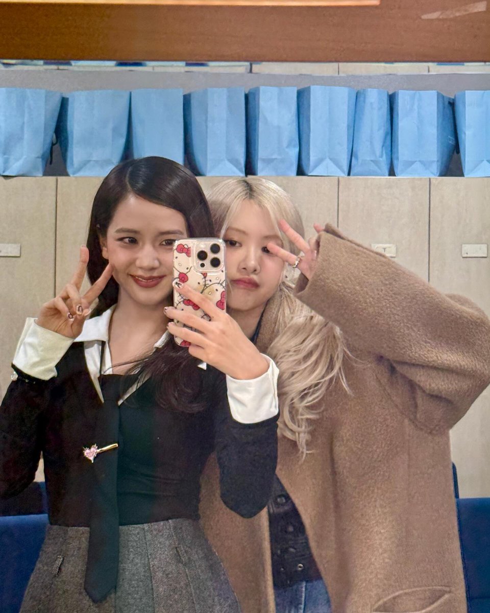 rosie tweet media