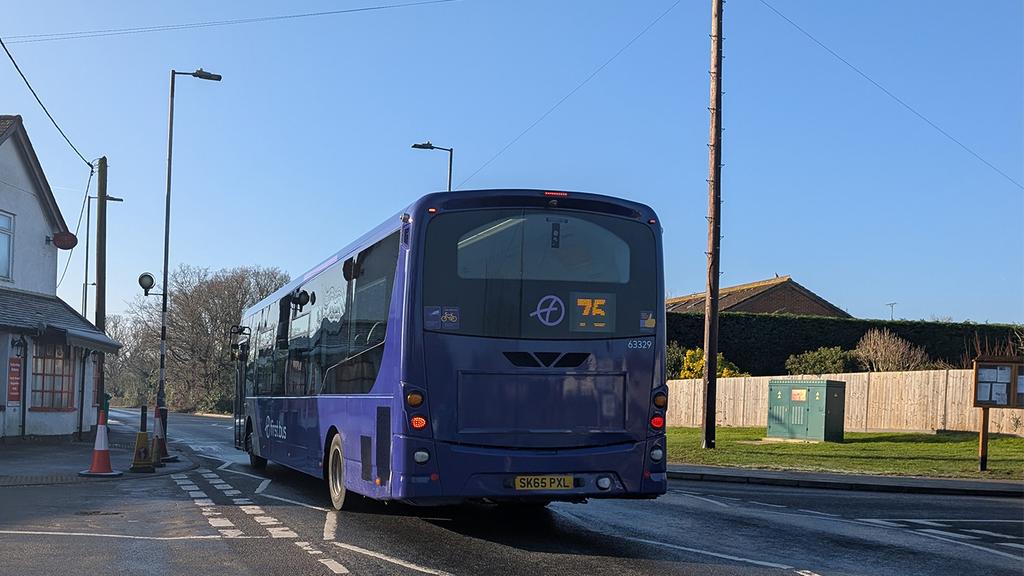 WillsBusSpot's tweet photo. #FirstPaint 02/02/25
First Colchesters latest repaint into Ultraviolet livery is Wright Streetlite 63329 SK65 PXL pictured trundling through Great Totham, making it's first appearance on route 75 to Maldon since repaint a fortnight ago. https://t.co/ABLftTfR5k