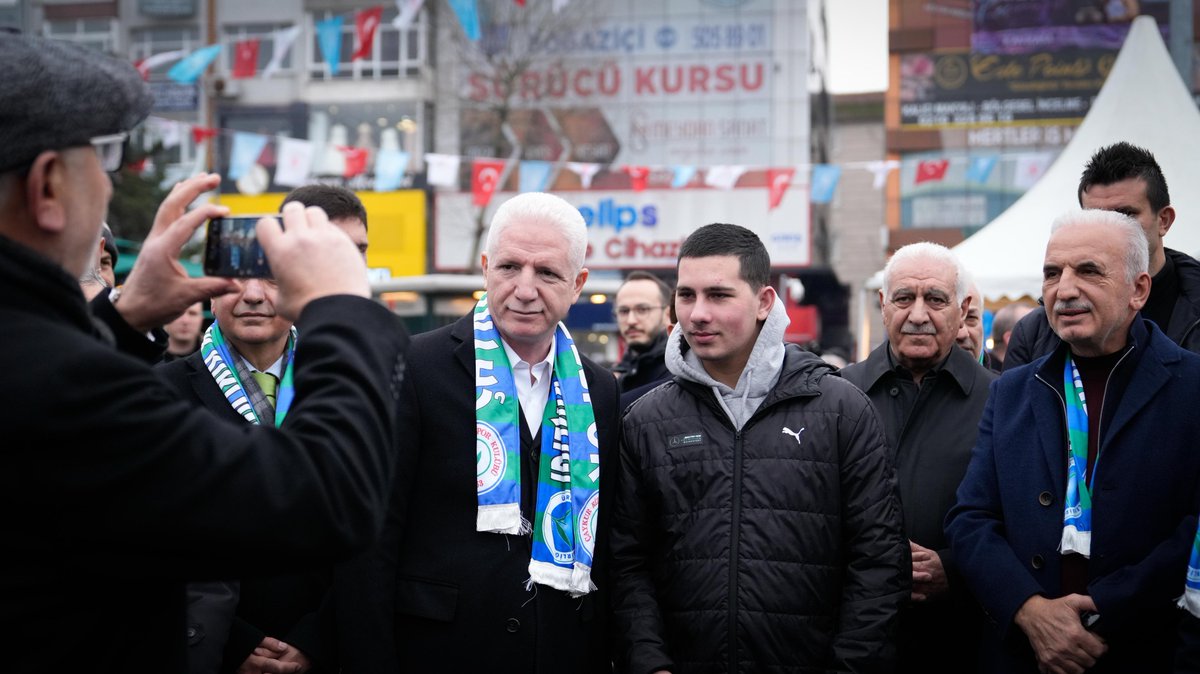 Valimiz Davut Gül, #Ümraniye Belediyesi ve Ümraniye Rizeliler Derneği tarafından düzenlenen 10. Hamsi ve Kültür Festivali'ne katıldı 🐟🌊

Vali Gül festival alanını gezerek vatandaşlarımıza balık ikramında bulundu.

<a href="/gul_davut/">Davut GÜL</a>

📍Santral Meydan