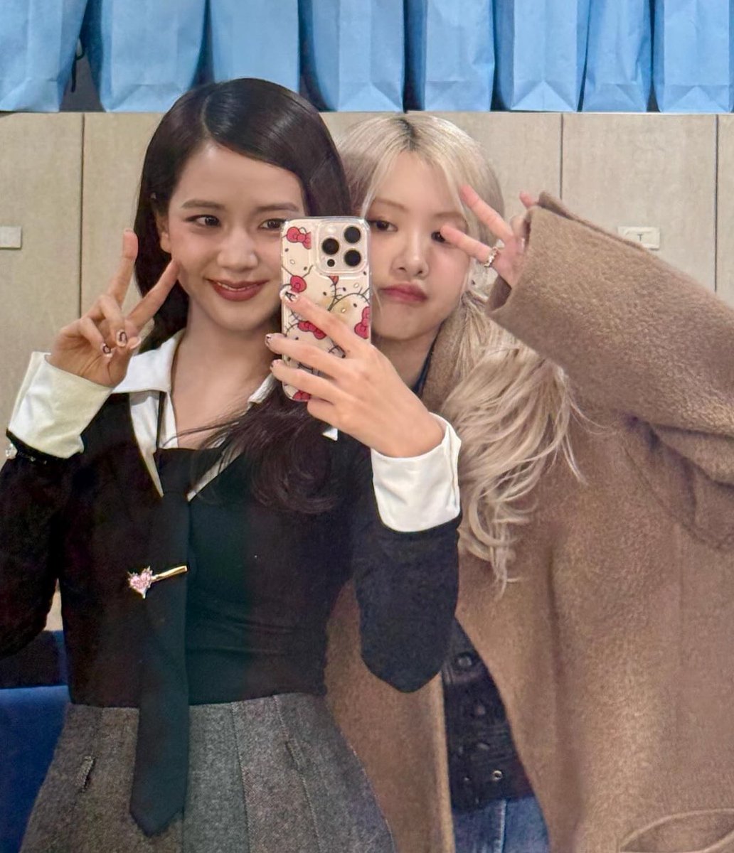 rosie (@roseannepics) on Twitter photo 