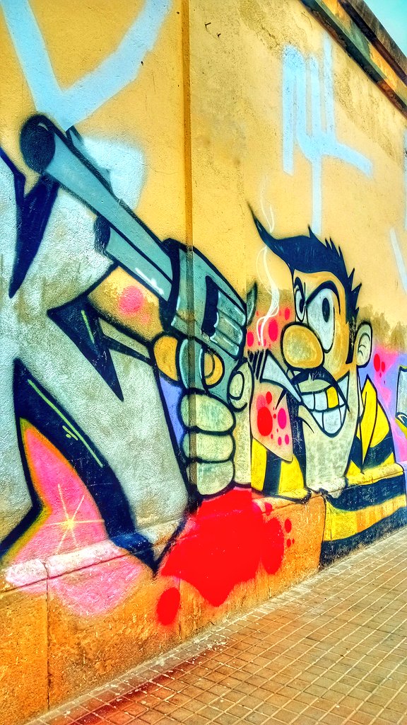 somnormals's tweet photo. Bang, bang🔫
#Graffiti #LosDalton #walking https://t.co/zPs8OrjU58