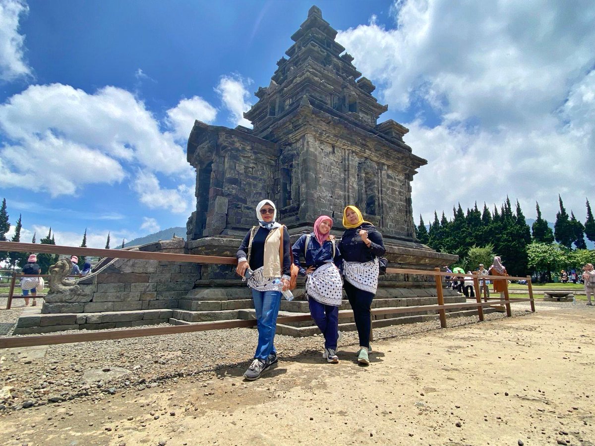 JogjaExplore's tweet image. This 10-day tour unveils the diverse wonders of Java  Jakarta to the cultural heart of Jogja, culminating in the awe-inspiring volcanic landscapes of Mount Bromo and Ijen Crater. Admin
More info click jogjaexplore-tours.com/jakarta-jogja-…
#javatrip #javaoverland #javaexplore #bromo #ijen