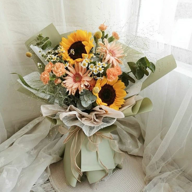 Gathered beauty, wrapped in warmth. 💐✨