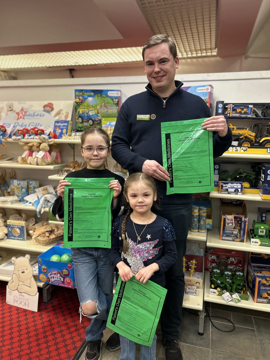 Meet Olivia &amp; Charlotte! With their dad, Matthew - Superintendent Pharmacist at Charles Michies - they’re reminding you to get #GreenBagReady. Having all your meds in one place helps if you're coming into hospital. Use a ‘Green Bag’ or a toiletry bag!

nhsgrampian.org/greenbagscheme