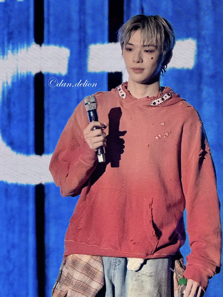 250216 ACT in Hong Kong
얼굴에 븥여있는 하트 스티커까지 완벽해
오늘 공연 진짜 멋있어 죽겠네 🥹🥰
근데 너무 오래만이야 ㅠ 

#강다니엘 #KANGDANIEL #ACT