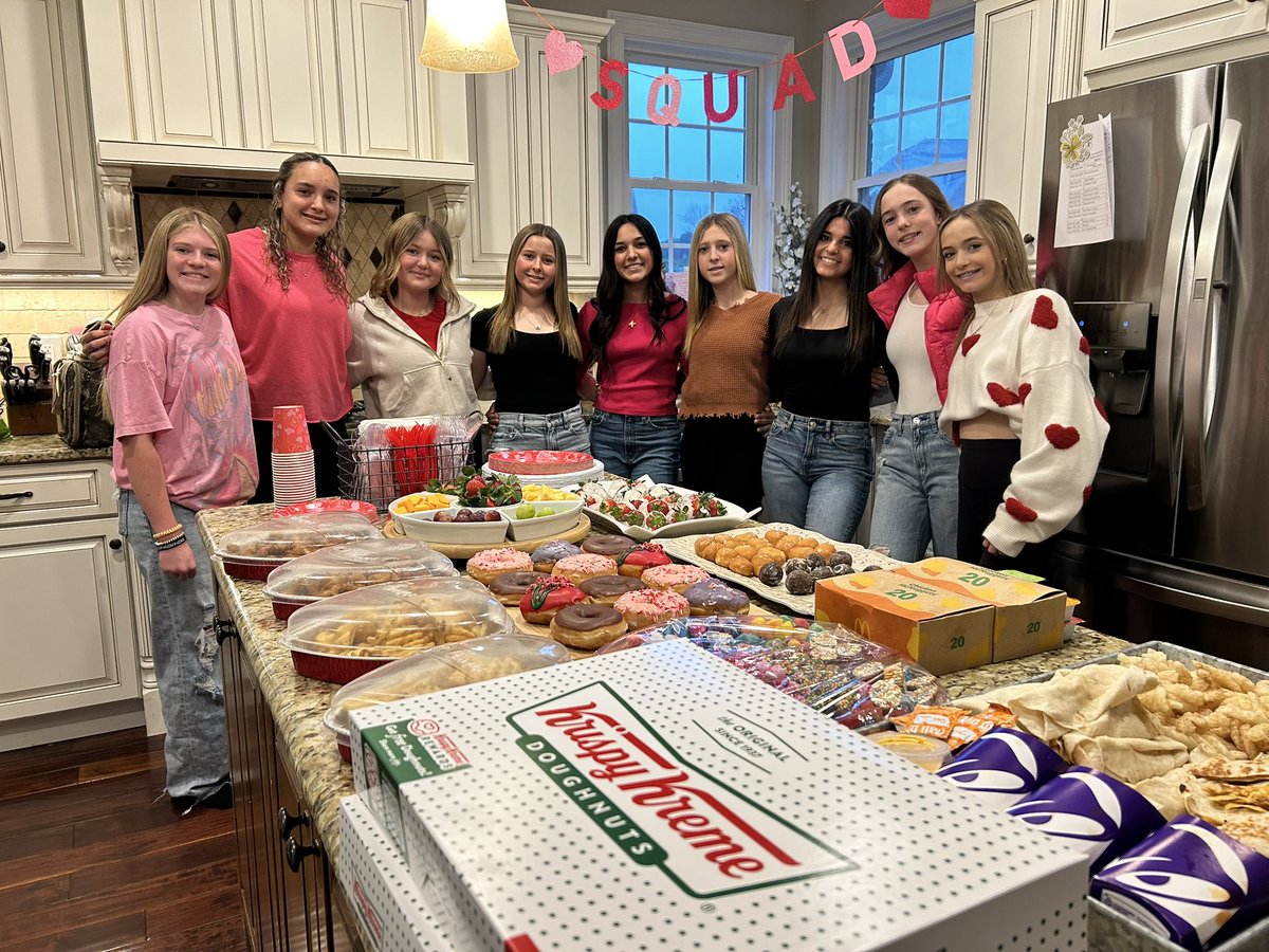 LLG_Bates's tweet photo. What better way to spend Valentine’s weekend than with a Galentine’s party. 

No better love than the love between softball sisters! 🥎🩷⚡️

#llg #LightItUp #llgbates #ileap #softballsisters https://t.co/N0FmI2cJS5