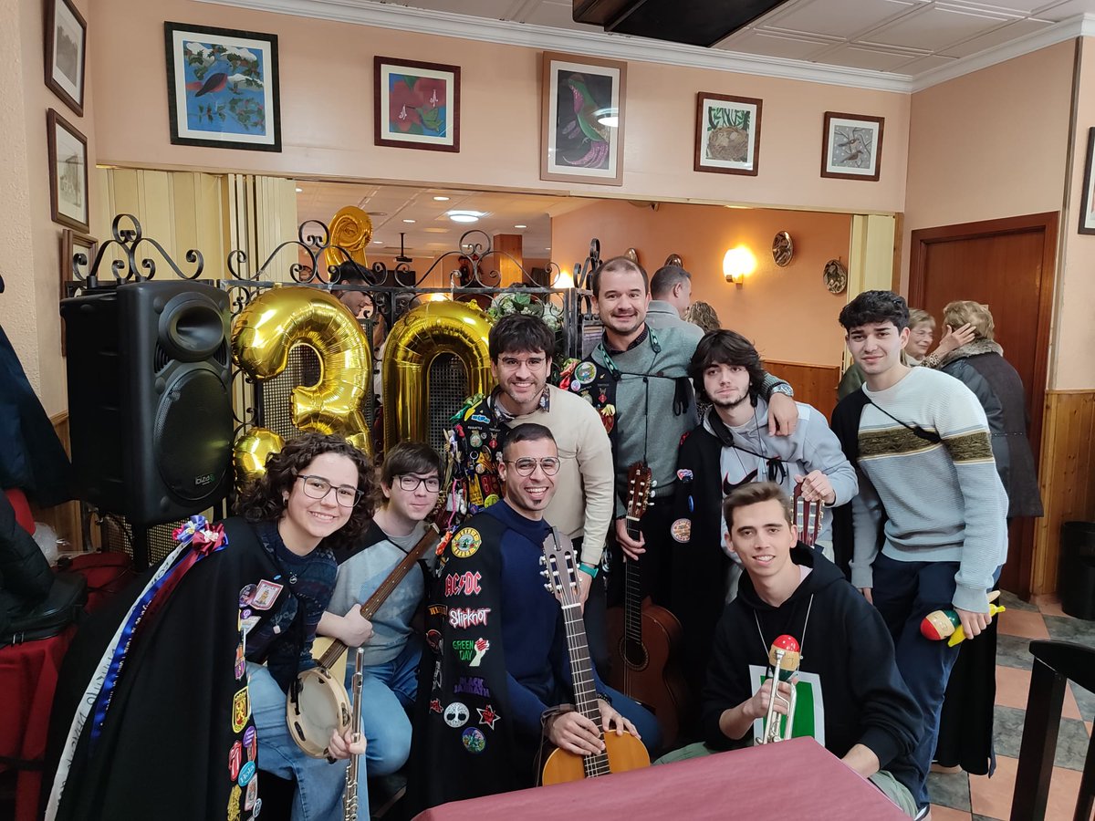 Ahir vam tenir una actuació molt especial 💙
Sabem d'un que el va agafar totalment per sorpresa 🫣

I avui, a tornar-hi!! 🎉