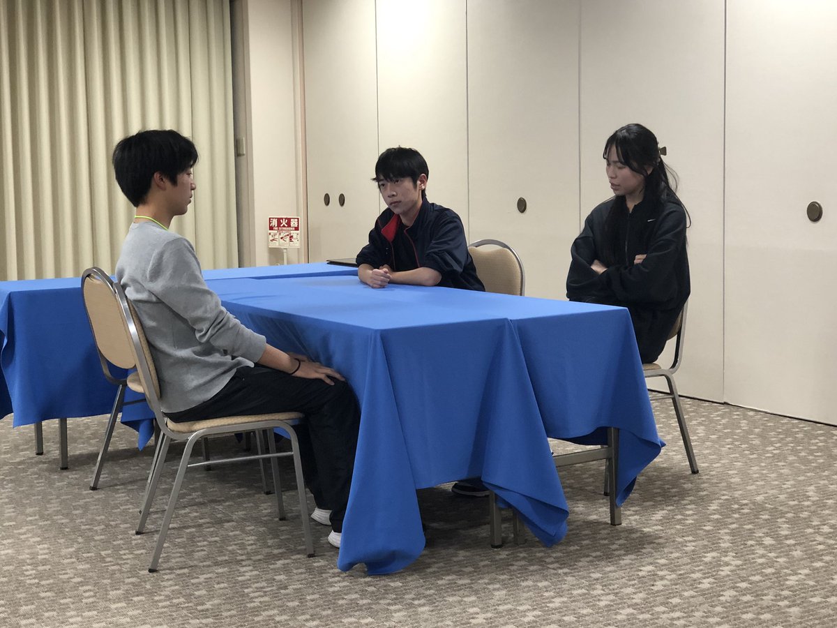 taki_2_engeki's tweet photo. 今回の東京公演ですが、実は代役が1人おりまして、市民団体ヨリトモの堅山さん役が、堅田くんから急遽高3の男澤くんに変更されていました。滝川第二・ドラマリンク双方から告知がなかったのでポストにてお伝え致します。
一枚目が堅田くん、二枚目が本日の男澤くんです。 https://t.co/n9788zC9a7