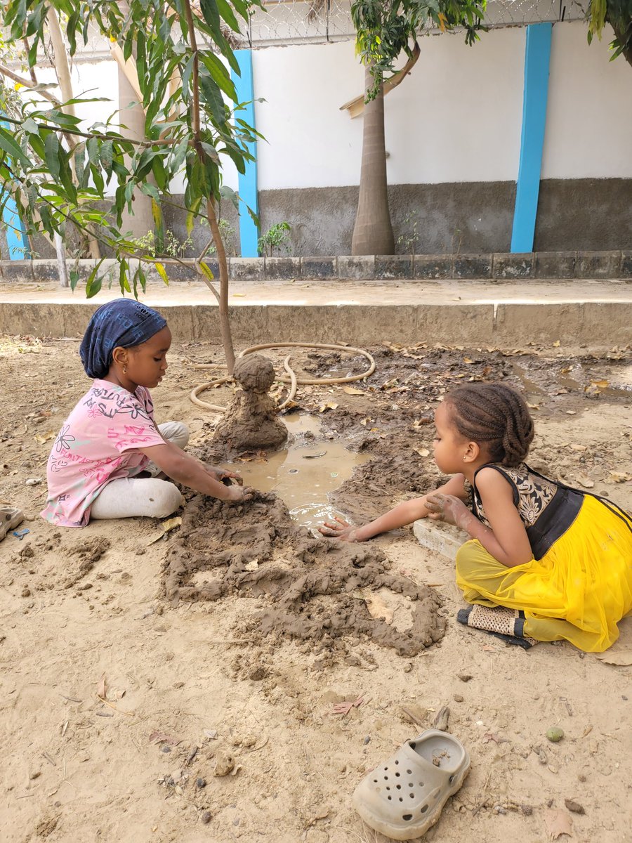 DrModibbo1's tweet image. For your construction Job, Houses of all kinds ranging from bungalows, duplexes detached and semi detached, overhead Bridges and Dams, kindly contact A&amp;amp;Z construction Company Ltd. We also render design and engineering services. We deliver in time and quality is our watch word.