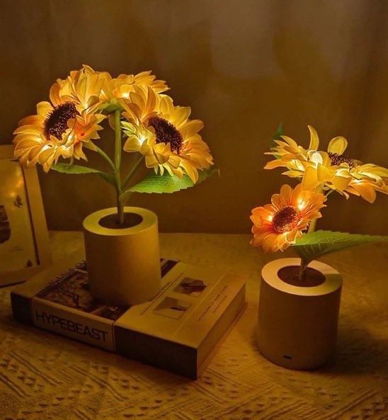 sunflowerchives's tweet image. sunflower lamp🌻