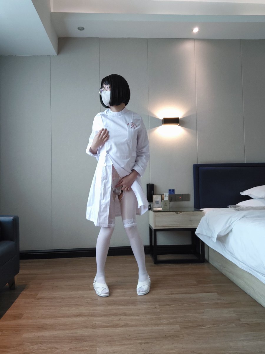 露一点比不露哪个更好看
#白丝 #丝袜高跟鞋 #护士 #长筒袜 #伪娘  #骚母狗 #sissy #调教任务  #女装任务