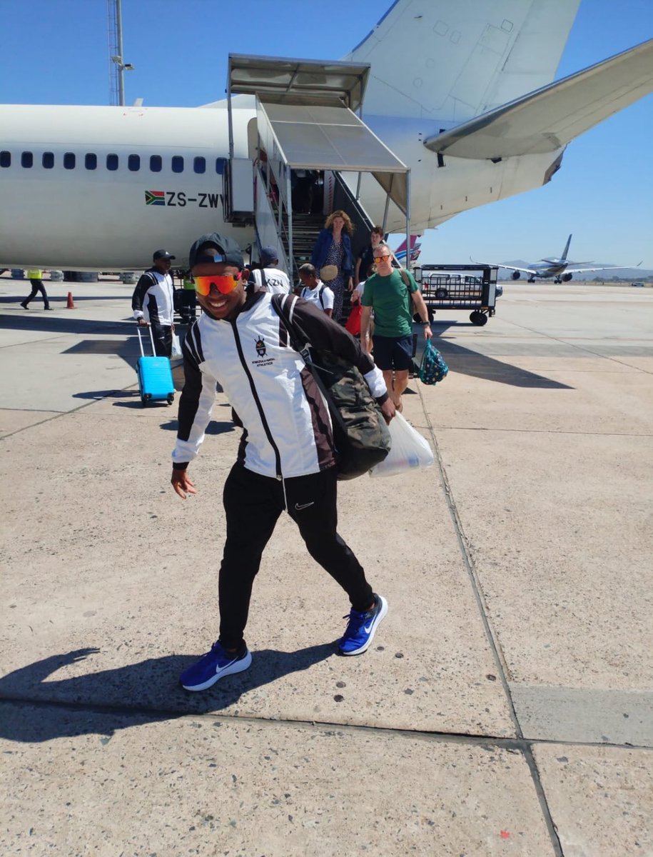 MthandeniNene's tweet image. Upon completing the South African Marathon Championships in Cape Town earlier today, Sinethemba Tshangase was approached by a Good Samaritan who was touched and offered her a new pair of racing shoes. Siyabonga kwande lapho uthathe khona 🙌🙏 ❤️