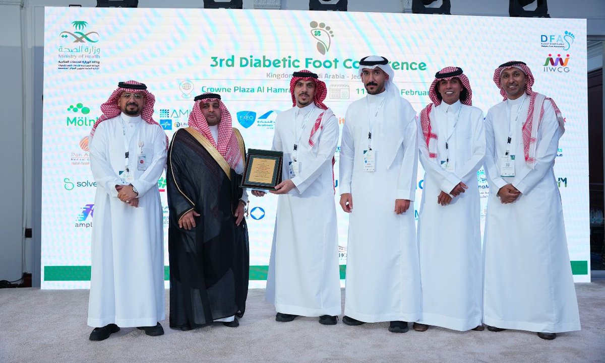 كرّم الوكيل المساعد لخدمات المستشفيات في وزارة الصحة، د. فيصل الدهمشي مركز الشيخ فهد العويضة لقدم السكري؛ تقديرًا لجهوده المتميزة في تقديم خدمات الرعاية الصحية لمرضى القدم السكرية، ومشاركته الفاعلة في المؤتمر الثالث للقدم السكرية الذي أُقيم في محافظة جدة.