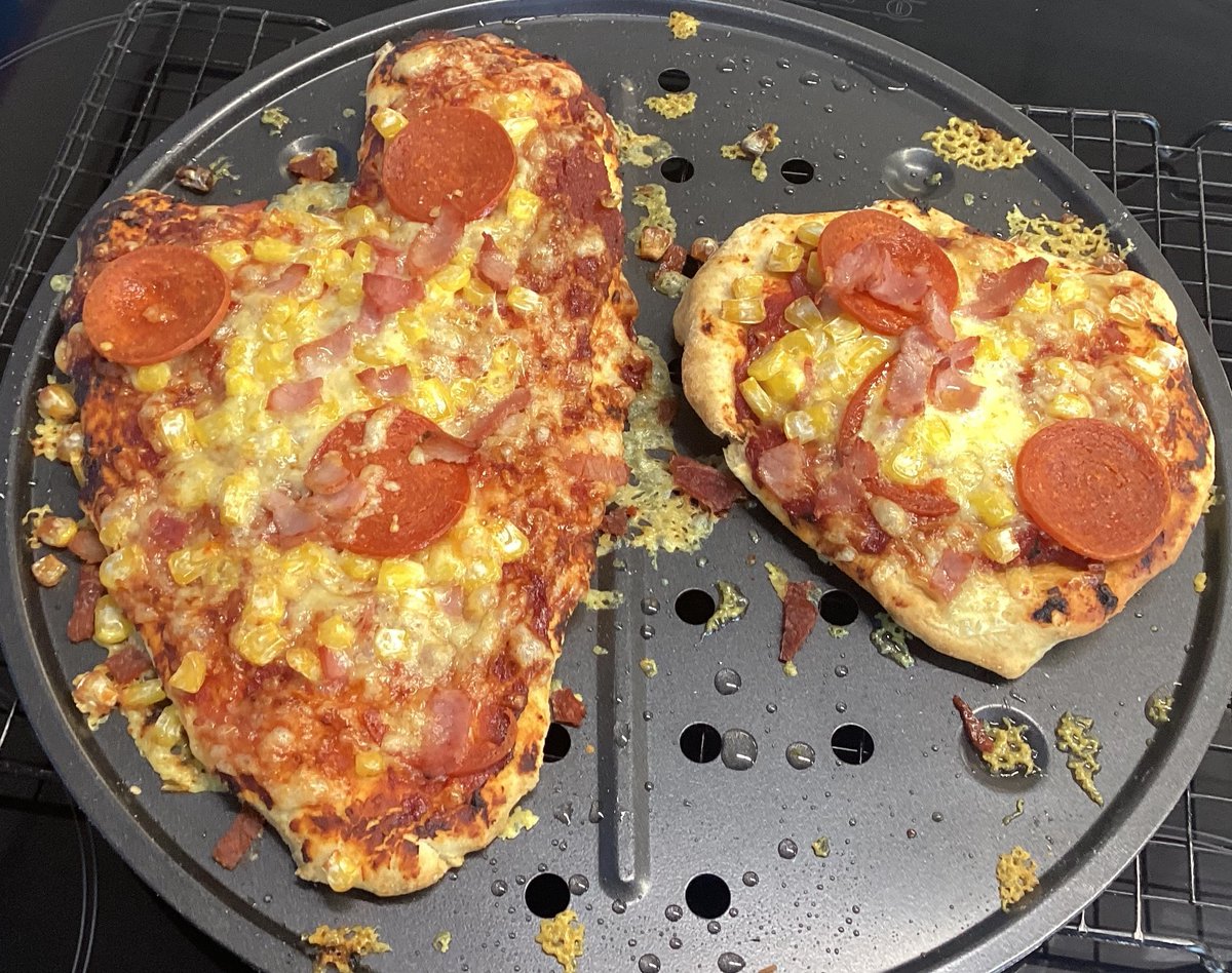 AcademyBarnes's tweet photo. This term, our primary students enjoyed making pizza! 🍕

They made their own dough, chose their favourite toppings and tucked in to a feast once they were cooked! They also had a debate whether pineapple belongs on pizza... What do you think? 🤔 🍍

#Character #TDETAcademies https://t.co/o9gakkqWWb