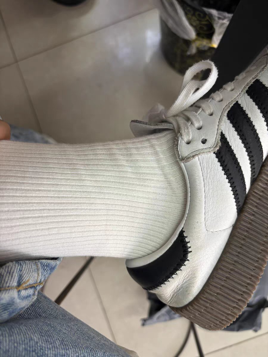 快开学了，🔒狗们，钥匙交给我吧
#女s #胁迫 #锁 #调教 #白袜 #sm