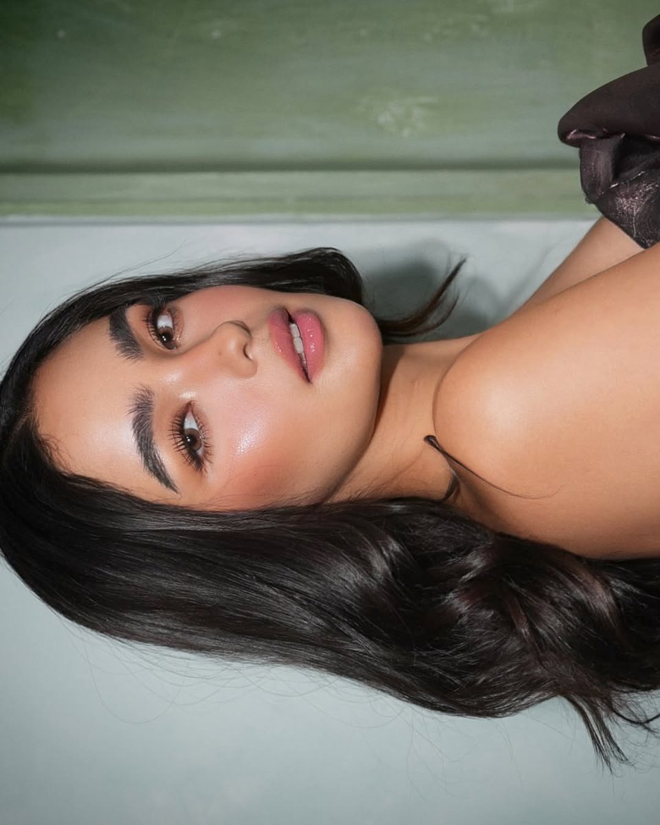News5PH's tweet photo. "SOBRANG LATINA"

Sinang-ayunan ng netizens ang makeup artist na si Anthea Bueno matapos mag-post ng mga litrato ng aktres na si #AndreaBrillantes. #News5

📸: Instagram/antheabueno https://t.co/ypKIC3nazv