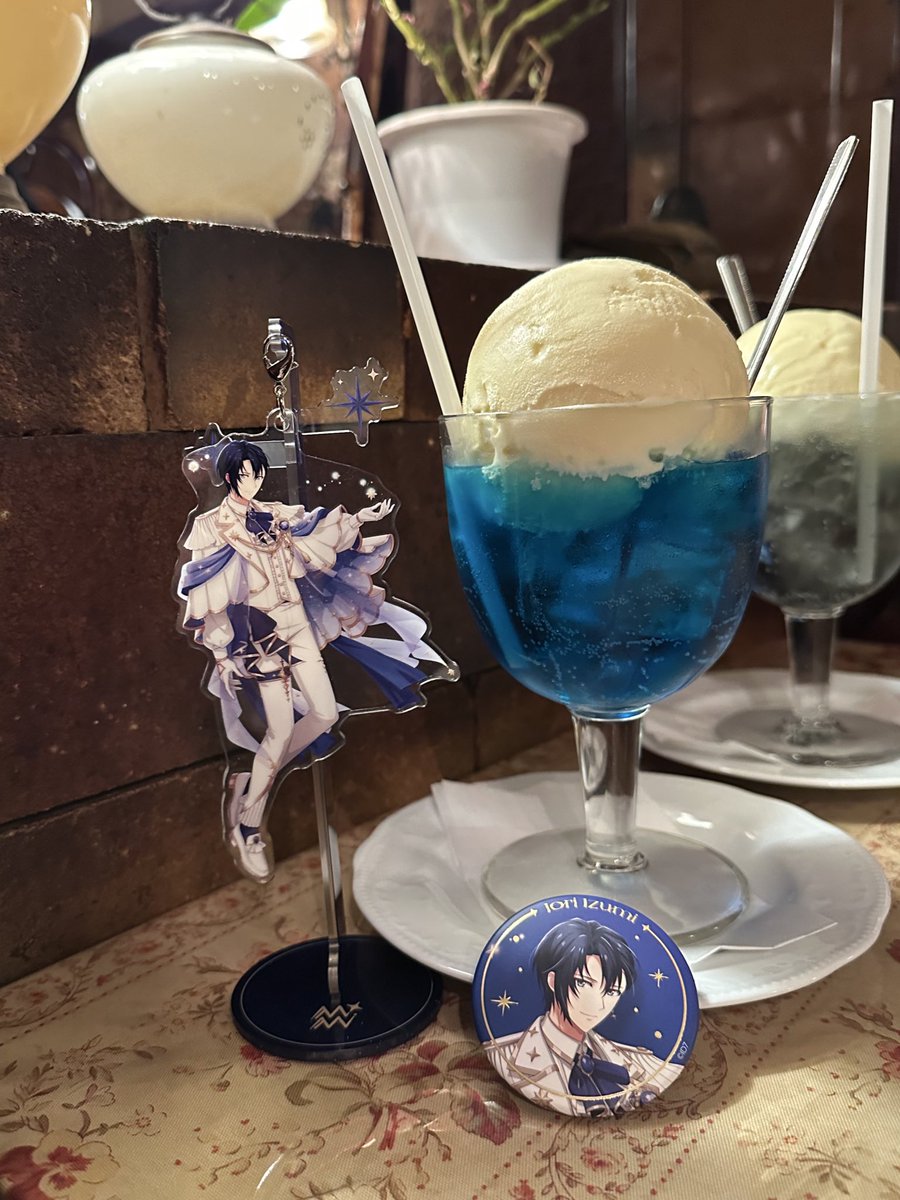 一織カラーのクリームソーダ🫧
ゆらゆらするのかわいいぜ〜