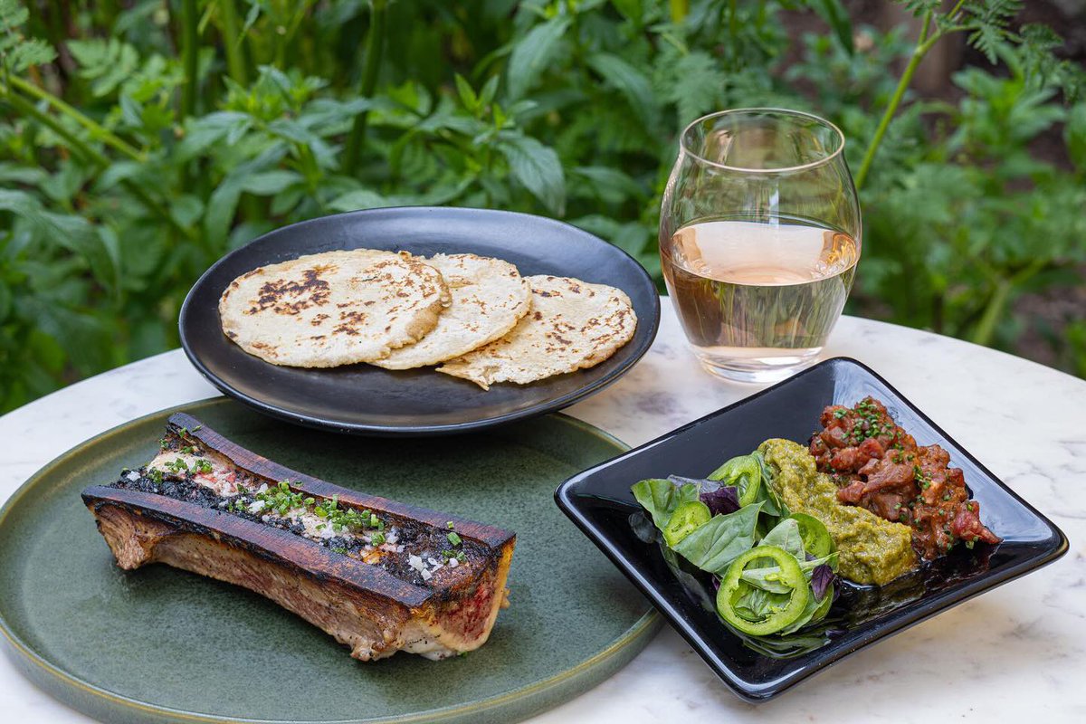 #SundayReading on the #NittanyEpicurean features <a href="/nietzschesbflo/">Nietzsche's</a> <a href="/whereslloyd/">lloyd</a> Dirty Bird Chicken N' Waffles <a href="/BrazenBrewing/">Brazen Brewing Co.</a> Cafe Bewilderment, Ecklof Bakery and more. Check it out! #food #buffalorestaurants #beer #wine #buffalo #gobills
nittanyepicurean.blogspot.com/2025/02/sunday…