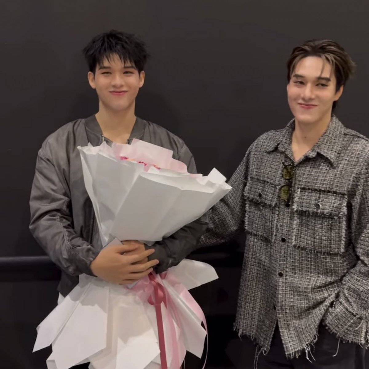 tsundokuthen's tweet photo. ช่วยด้วย อยู่ไม่ได้

SKY-NANI FRIENOMENON DAY2
#SkyNaniFanconD2 https://t.co/Pt613iLV6g