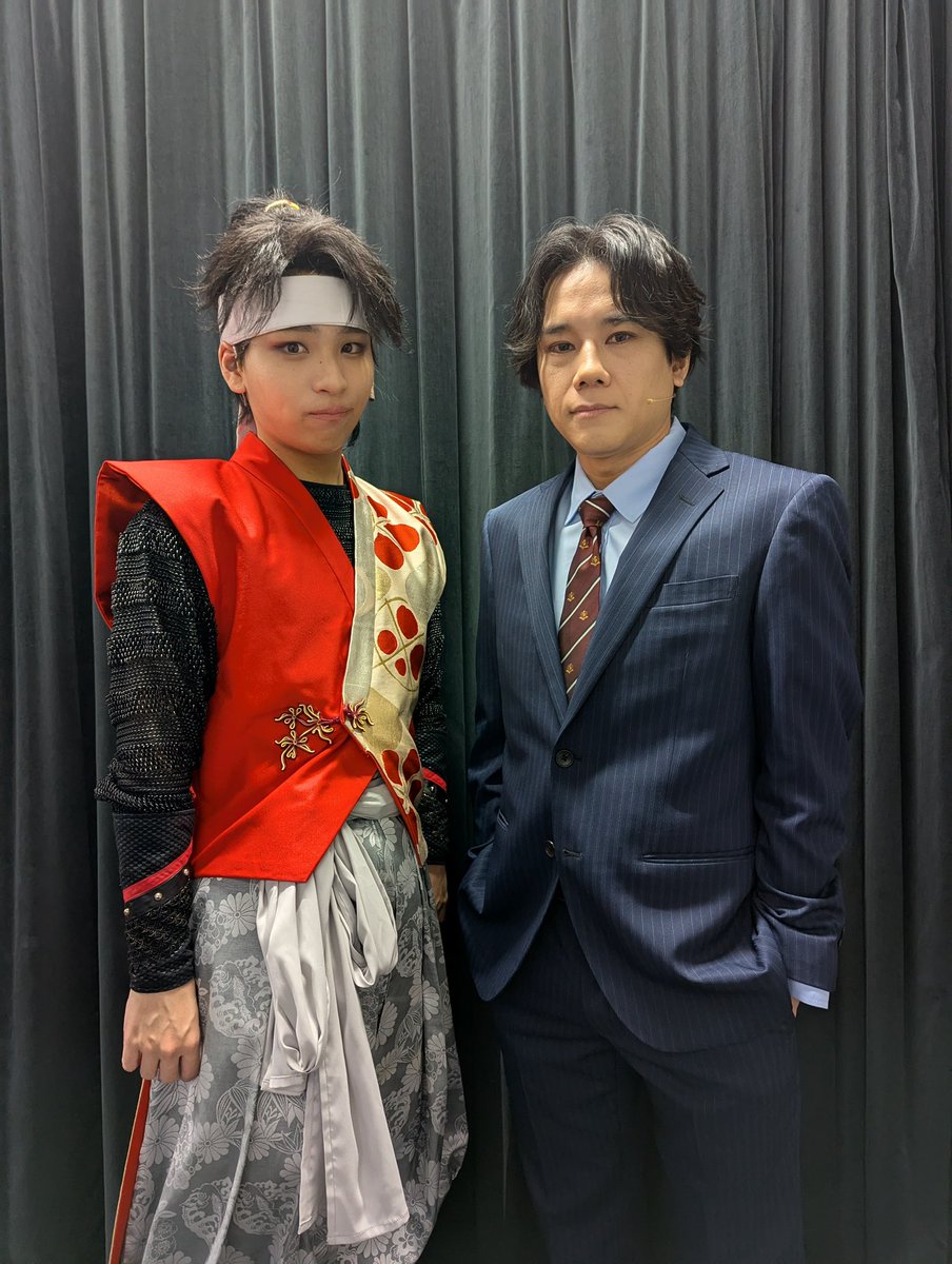 abcz_official's tweet photo. 舞台「もしも彼女が関ヶ原を戦ったら」

無事に初日の幕があがりました〜
ラストまで頑張ろ！
な、山井！

五関 https://t.co/VmWPX2dDqN