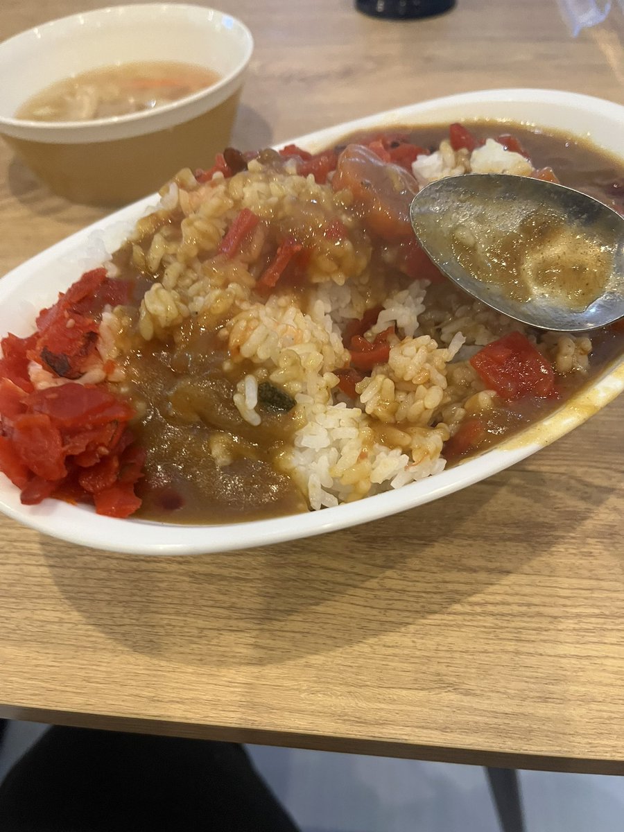 SAKURAアリーナでお泊まり中に
カレーライス！！を作ってくれたのだよ

なんと甘口！（辛くなかったから）
辛いの苦手なので嬉しかったにゃ！

ネコ舌なので冷ましながら食べたけど
冷めても美味しいにゃー！

ごちそうさまでした！

#pw_jto
#ねこ
#ゆるキャラマスコット