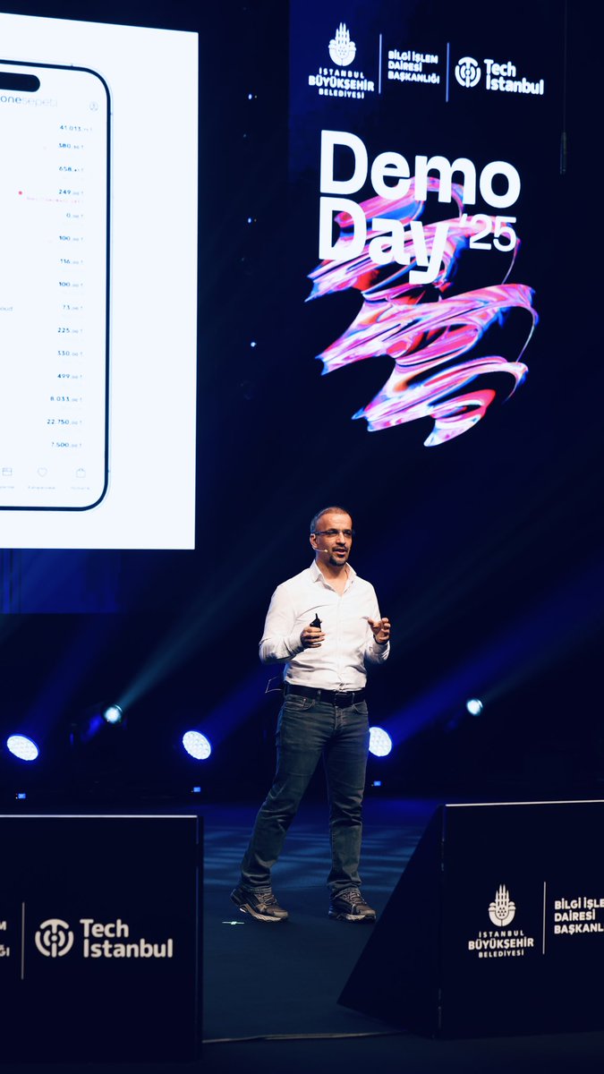 denisokumus's tweet image. Derler ki; 
— iyi şeyler bekleyenlerin başına gelir.

Abonesepeti olarak &quot;İstanbul&apos;un Dönüşüm Sahnesi&quot; Tech Istanbul Demo Day sahnesinde büyüme yolculuğumuzu anlattık. ✨ 🚀🧿
#TechIstanbul #abonesepeti