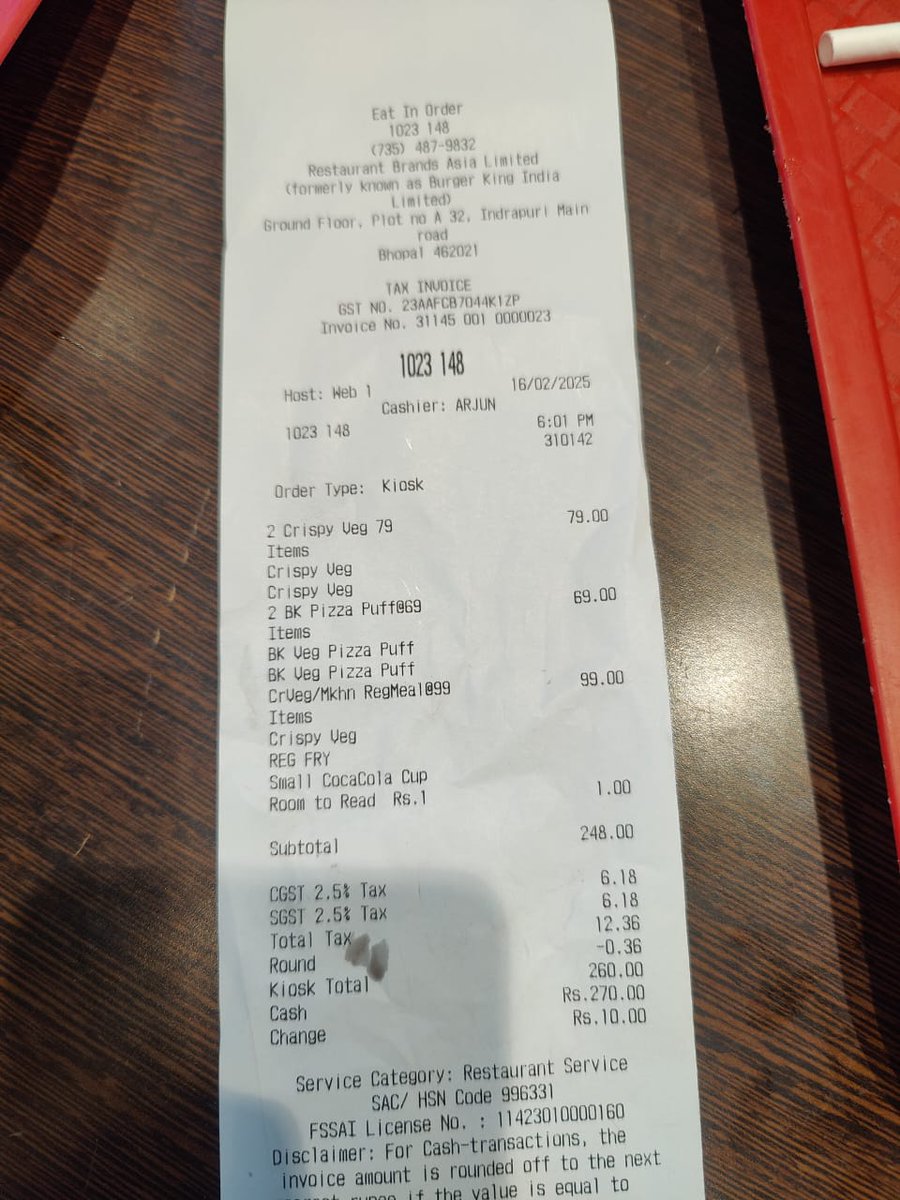 Divyuchouksey's tweet image. @BurgerKing @burgerkingindia 

Ordered 2 BK Veg Pizza Puffs at Burger King (Indrapuri), app showed ₹59, but bill charged ₹69. Customer care said it’s due to tax changes, but even with tax, it should’ve been ₹62.96, not ₹69. Seems unfair! #BurgerKing #PricingIssue