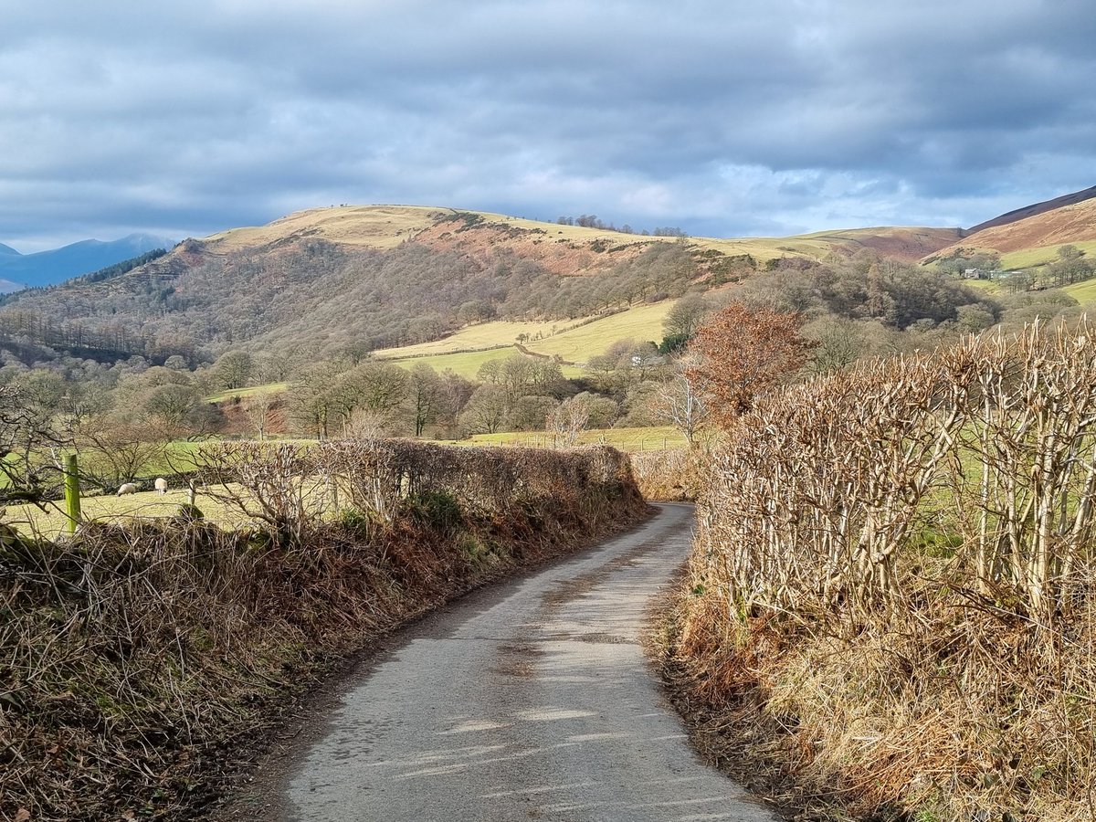 thelonningsguy's tweet image. I&apos;m on one of my favourite walks today: Threlkeld cafe for coffee, then Hag Lonning, Lucy Gray Lonning and finally back to the cafe for lunch. Pictured is Hag Lonning - &apos;hag&apos; is a peat-cutting term, not a reference to a miserable old lady! #Cumbria (lonning = lane #dialect)