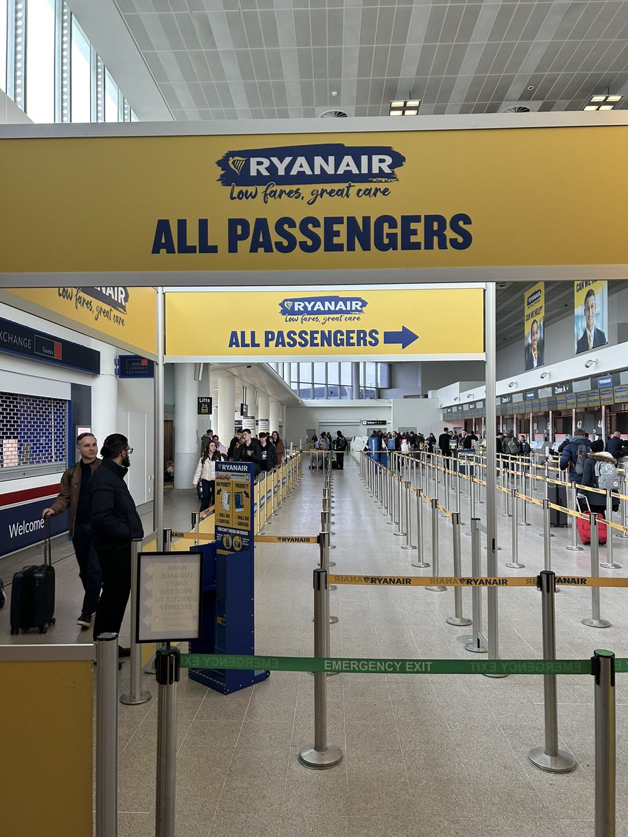 pe_TGS's tweet image. All through security and time for some food and shopping! #SoFarSoGood #SmoothCheckIn