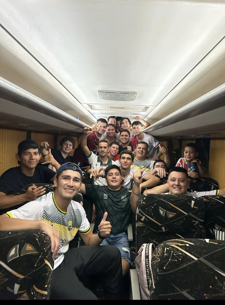 "La FSFS sacó un empate con mucha jerarquía ante la FAFS (Ayolas) de Wal Paredes, Abel Arambulo y Lucho Cardozo. 🔥 Gran debut en estas eliminatorias de mayores del Profe Paco Mosqueda. ¡A seguir con todo! ⚽💪"