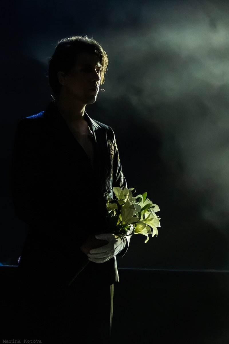 MarinaRikman's tweet image. Кирилл Борисович стоит красивый