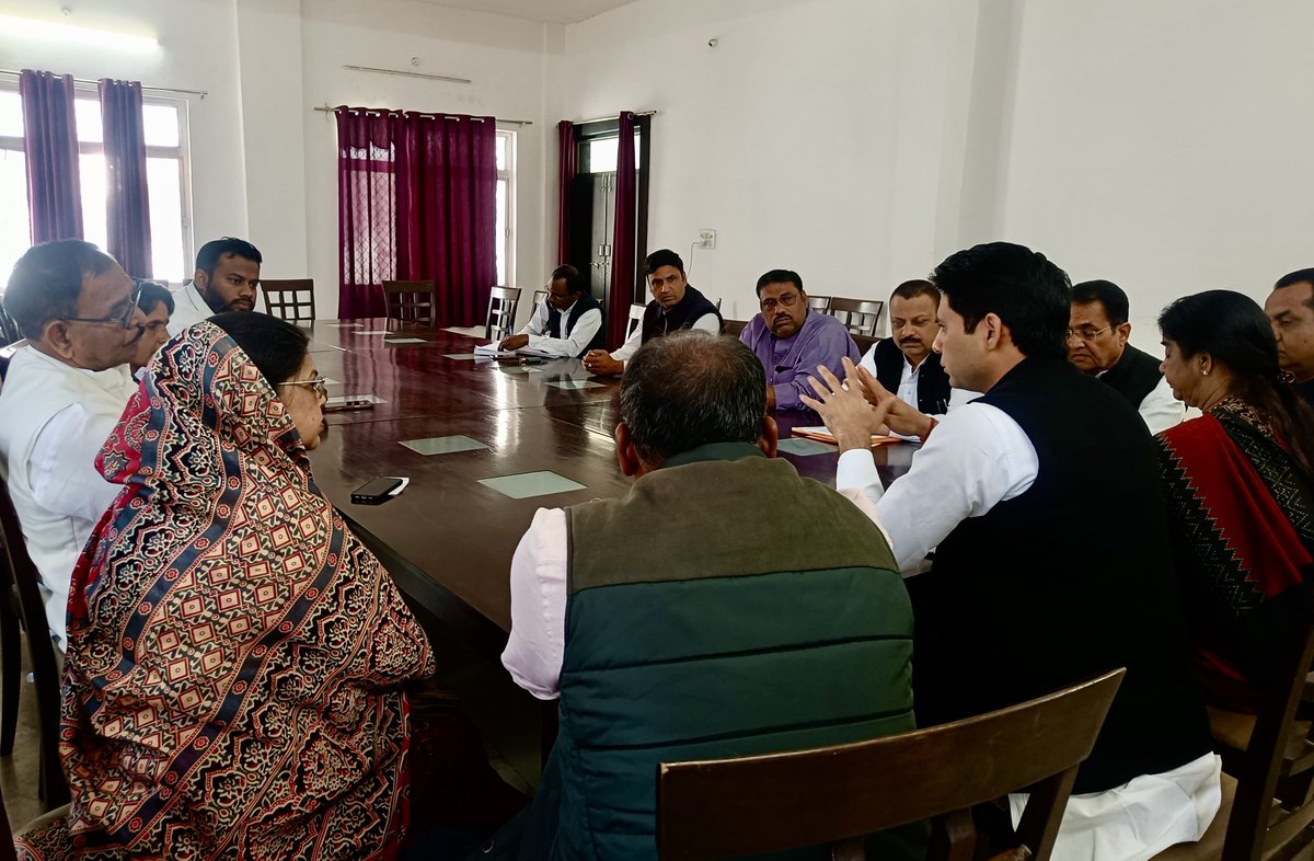 ArvindSinghINC's tweet photo. 📍सिंगरौली जिला
AICC सचिव एवं मध्यप्रदेश सह-प्रभारी श्री रणविजय सिंह जी के आगमन पर सिंगरौली जिले में समन्वय समिति एवं समस्त ब्लॉक कांग्रेस अध्यक्षों की बैठकें सम्पन्न हुई, जहां संगठन को शक्तिशाली बनाने और आगामी रणनीतियों पर वृहद मंथन किया गया।  
@INCIndia @INCMP
@RannvijayLochav https://t.co/MmK8jbBPnx