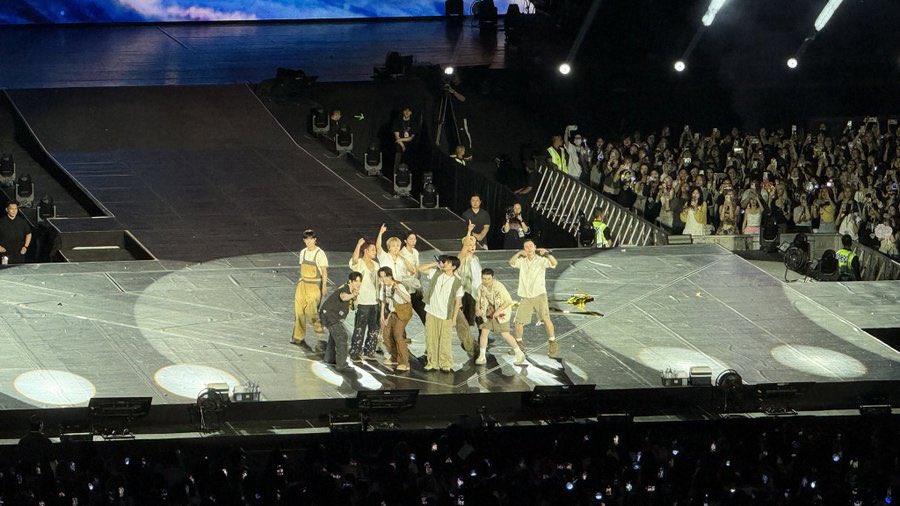 “where's home?”

home is where seventeen is.. ❤️‍🩹🏡