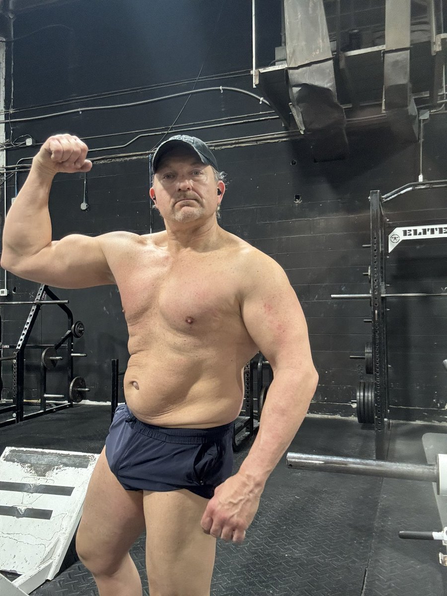 Russell_Writer's tweet photo. Fuckinβ killed itβ¦ππͺππ₯π¦
#bodybuilding #liftingheavyshit #allgains #swoleaf #beastmode #SundayMorning #writerslife #shirtless #sweaty #beefcake https://t.co/MnIZgDQfwq