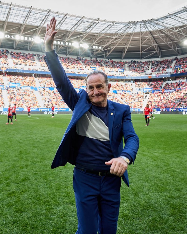 Se despide un grande , una leyenda del fútbol navarro .Un ejemplo de dedicación para los que lo conocimos en Oberena y en Osasuna . Leyenda en el campo y gran persona .