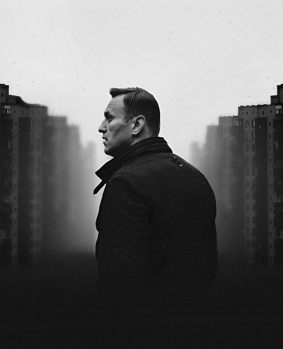 мне сегодня снился Навальный
вместе плакали и смеялись от того, что войны больше нет, путинской России тоже нет, и я благодарила его за то, что он живой

не забудем