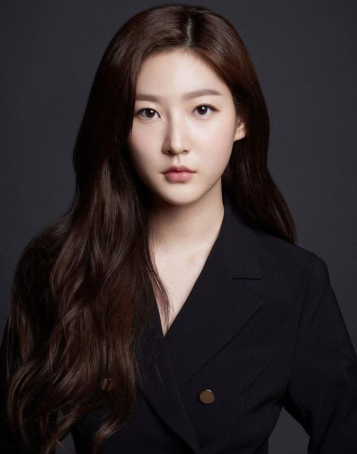 nataliekdrm's tweet photo. Another life lost due to Korea bullying at 24. DUI case didn’t end her life, blacklisted from acting or posting pics and had with other actors was a huge crime. Be kind and learn to forgive people. #KimSaeron RIP 🪦 https://t.co/C9jvzdSV1b