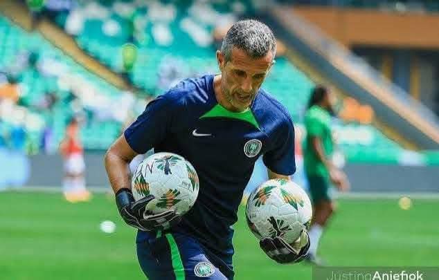 🚨🚨🚨🚨
نونو كاراباتو مدرب الحراس القادم مع بيسيرو كان مدرب محمد صبحي في فاركو مع نونو الميدا 

صبحي وقتها شارك تحت قيادته في 16 مباراة طلع منهم ب 10 كلين شييت 

اها طريقة الميدا الدفاعية كانت عامل مهم في الرقم ده لكن صبحي كان مقدم مستوي ممتاز وعلي أساسه رجع الزمالك