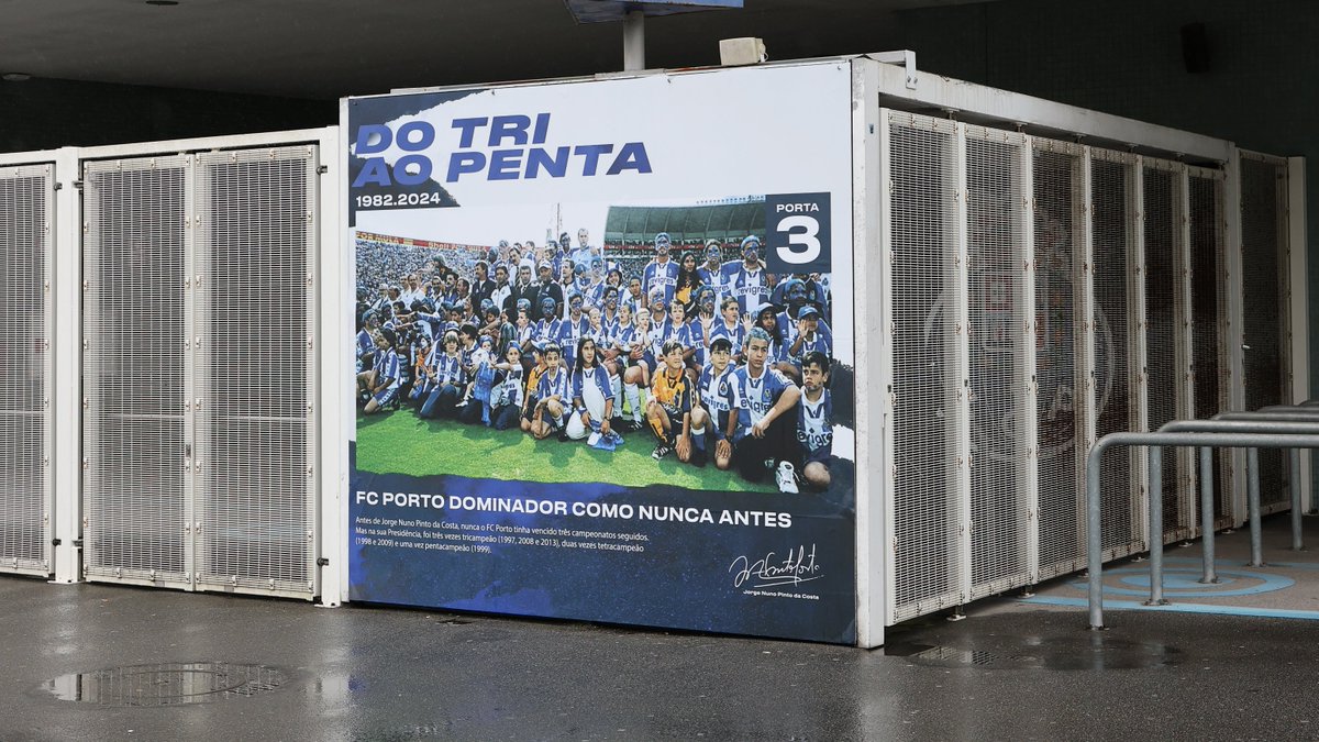 FCPorto's tweet photo. Em cada porta um pedaço da história que ajudou a construir 💙 https://t.co/a5ppu5YE8j