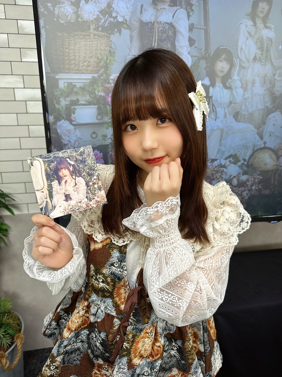 オンラインサイン会ありがとうございました✨
今回も素敵で嬉しい言葉をたくさんありがとう！
届くのお楽しみに💝
アリバイなカーテシー、ついに1週間後にはフルで初披露だ〜ほんとに早く見て聴いてもらいたい💐
名古屋頑張ります！！
#ダイアローグ
