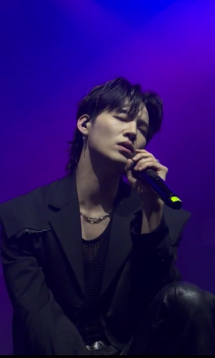 paaki64's tweet photo. #JAYB  "Cloud nine"  🫣😵‍💫😘🔥❤️‍🔥

#JAYBthe7GUYinMilan #JAYB #제이비  #JAYB_JUNNY_SECRETSHOW 
@jaybnow_hr @GOT7Official https://t.co/BFX0ooli0v