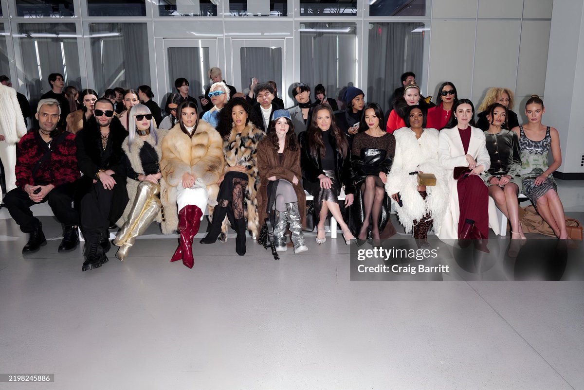 JeetendrSehdev's tweet photo. Front row squad at the #Juszui show during @nyfw! It’s like a class photo, but with a whole lot more glam. ✨
#frontrow #NYFW #NewYorkFashionWeek #Juzui https://t.co/oRLnD4nNpz