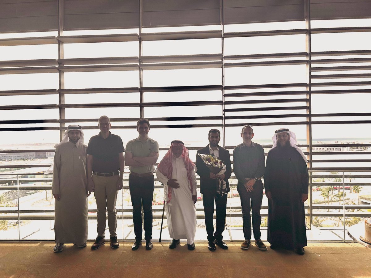 m_albuali's tweet photo. الحمدلله ما تم فضلٌ ولا ختم جهد ولا سعيٌ إلا بفضله. بحمد الله تعالى حصلت على شهادة الدكتوراه من جامعة الملك عبد الله للعلوم والتقنية (كاوست) @KAUST_News في تخصص الهندسة الكيمائية، سائلا الله أن ينفع بها ويجعلها خدمة لديني ووطني https://t.co/4wfr9qzyJI