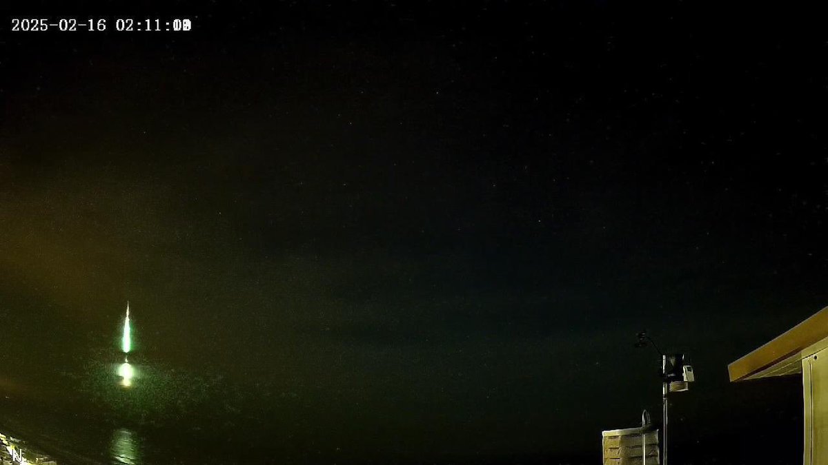 curso888's tweet photo. Precioso bólido esmeralda ha sobrevolado España esta madrugada a las 02:11:30 hora peninsular. Registrado desde diversos puntos como Toledo, Olocau y Cullera.

Red #SWEMN @iaa_csic @jmmadiedo @meteoayora @apunt_media @tiempobrasero https://t.co/eObYe2XEAf