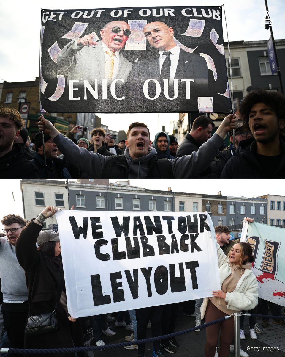 TheAthleticFC's tweet photo. Tottenham supporters were protesting against the club's ownership prior to their game against Manchester United.

#THFC | #TOTMUN https://t.co/vKa8qnJ5eL