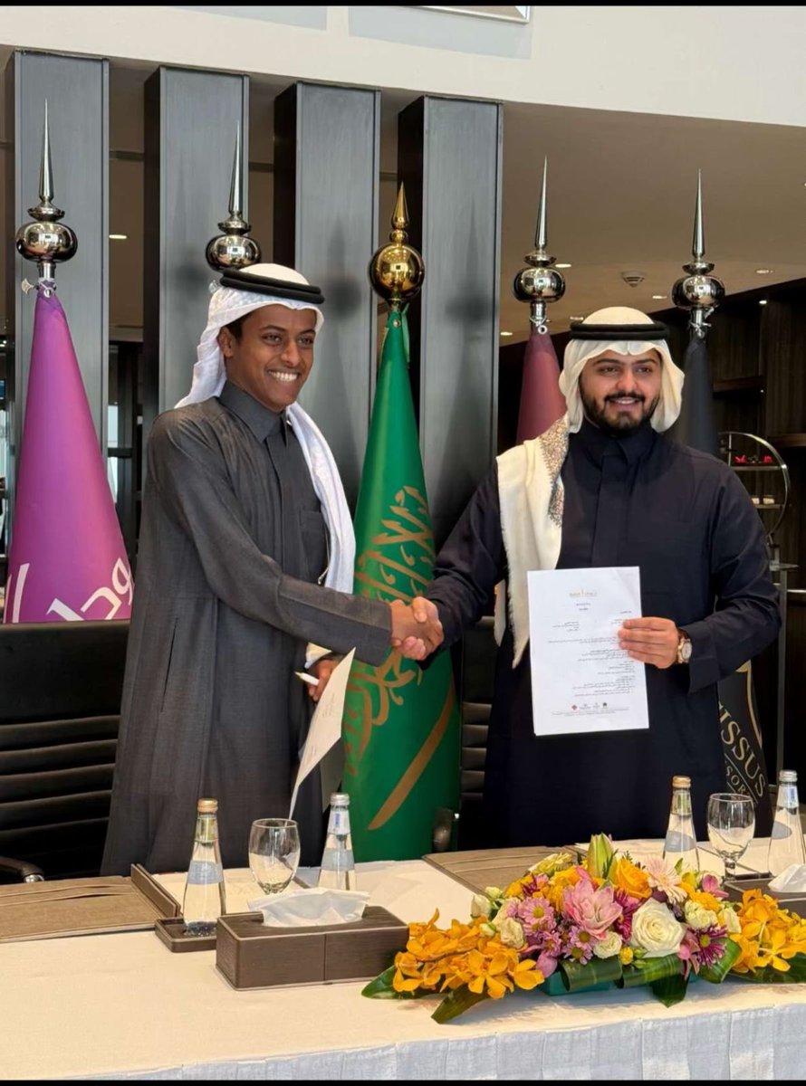 يرزقك من حيث لا تحتسب، ويعطيك من حيث لا تطلب، ويكرمك من حيث لا ترجو، ويرضيك من حيث لا تظن، وينفعك من حيث لا تأمل، ويغنيك من حيث لا تتطلَّع،
#قعيد_المجد 
#قعيد