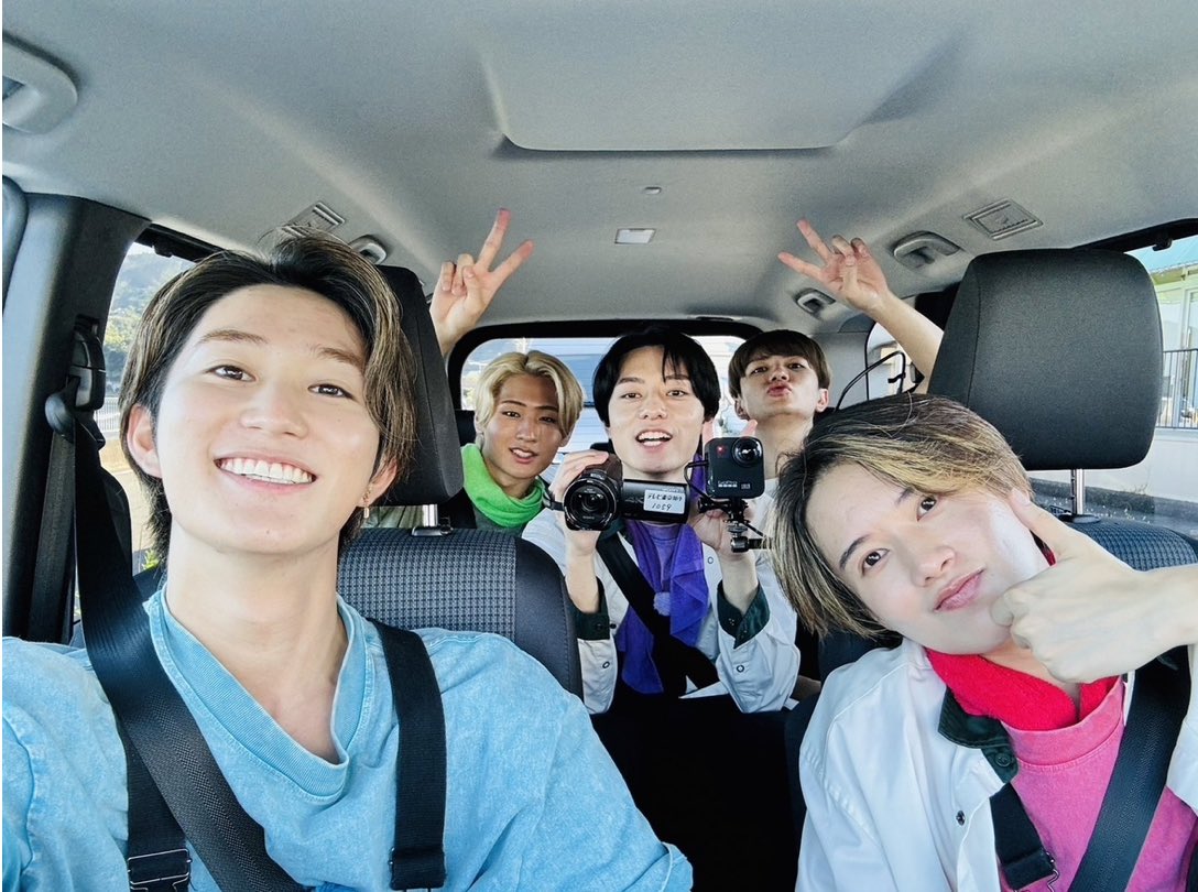 stsn_1230's tweet photo. ローラー履いてる問題児たち、ずっとだいすき。💚💙🤍❤️💜

#HiHiJets愛してるぞ 
#HiHiJetsありがとう https://t.co/JFGg9mezTU