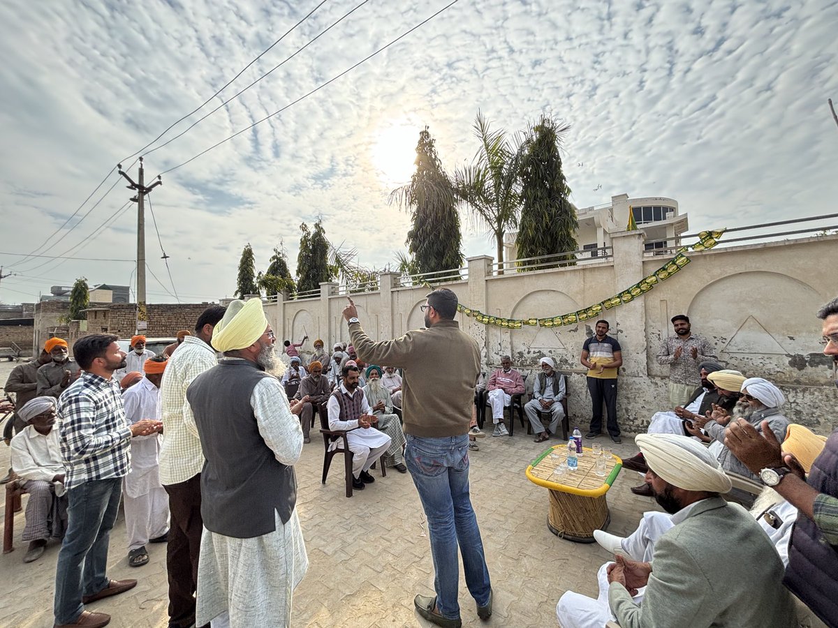 Digvijay Chautala (@dvjchautala) on Twitter photo рдбрдмрд╡рд╛рд▓реА рд╣рд▓рдХреЗ рдХреЗ рдЧрд╛рдВрд╡ рдЖрд▓реАрдХрд╛рдВ, рд╢реЗрд░рдЧрдврд╝, рд╕рдХрддрд╛рдЦреЗрдбрд╝рд╛, рд▓реЛрд╣рдЧрдврд╝, рдЬреЛрддрд╛рдВрд╡рд╛рд▓реА рдореЗрдВ рдзрдиреНрдпрд╡рд╛рджреА рджреМрд░рд╛ рдХрд░ рд╕рдореНрдорд╛рдирд┐рдд рдЧреНрд░рд╛рдорд╡рд╛рд╕рд┐рдпреЛрдВ рдХрд╛ рдЖрднрд╛рд░ рд╡реНрдпрдХреНрдд рдХрд┐рдпрд╛ред рд╣рд▓рдХреЗ рдХреЗ рдЧрд╛рдВрд╡реЛрдВ рд╕реЗ рдЬрд┐рд╕ рдкреНрд░рдХрд╛рд░ рд╕реЗ рдореБрдЭреЗ рдЖрд╢реАрд░реНрд╡рд╛рдж рдФрд░ рд╕реНрдиреЗрд╣ рдорд┐рд▓ рд░рд╣рд╛ рд╣реИ рдЗрд╕рд╕реЗ рдореЗрд░реА рд╣рд┐рдореНрдордд рдФрд░ рдмрдврд╝реА рд╣реИред рдбрдмрд╡рд╛рд▓реА рд╣рд▓рдХреЗ рдХреЗ рдЧрд╛рдВрд╡ рдЖрд▓реАрдХрд╛рдВ, рд╢реЗрд░рдЧрдврд╝, рд╕рдХрддрд╛рдЦреЗрдбрд╝рд╛, рд▓реЛрд╣рдЧрдврд╝, рдЬреЛрддрд╛рдВрд╡рд╛рд▓реА рдореЗрдВ рдзрдиреНрдпрд╡рд╛рджреА рджреМрд░рд╛ рдХрд░ рд╕рдореНрдорд╛рдирд┐рдд рдЧреНрд░рд╛рдорд╡рд╛рд╕рд┐рдпреЛрдВ рдХрд╛ рдЖрднрд╛рд░ рд╡реНрдпрдХреНрдд рдХрд┐рдпрд╛ред рд╣рд▓рдХреЗ рдХреЗ рдЧрд╛рдВрд╡реЛрдВ рд╕реЗ рдЬрд┐рд╕ рдкреНрд░рдХрд╛рд░ рд╕реЗ рдореБрдЭреЗ рдЖрд╢реАрд░реНрд╡рд╛рдж рдФрд░ рд╕реНрдиреЗрд╣ рдорд┐рд▓ рд░рд╣рд╛ рд╣реИ рдЗрд╕рд╕реЗ рдореЗрд░реА рд╣рд┐рдореНрдордд рдФрд░ рдмрдврд╝реА рд╣реИред