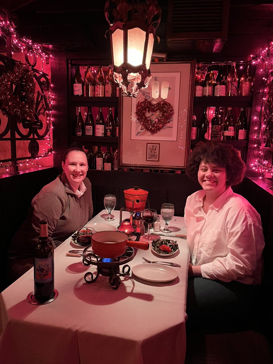 ckouzmanoff1's tweet photo. ATTN Chiliheads! We work hard, do not forget to play hard! The first line of Our Purpose is to make EVERYONE feel special. Make sure you set aside time for the people you come home to. 🌶️💝 https://t.co/xD0BmoWRcf
